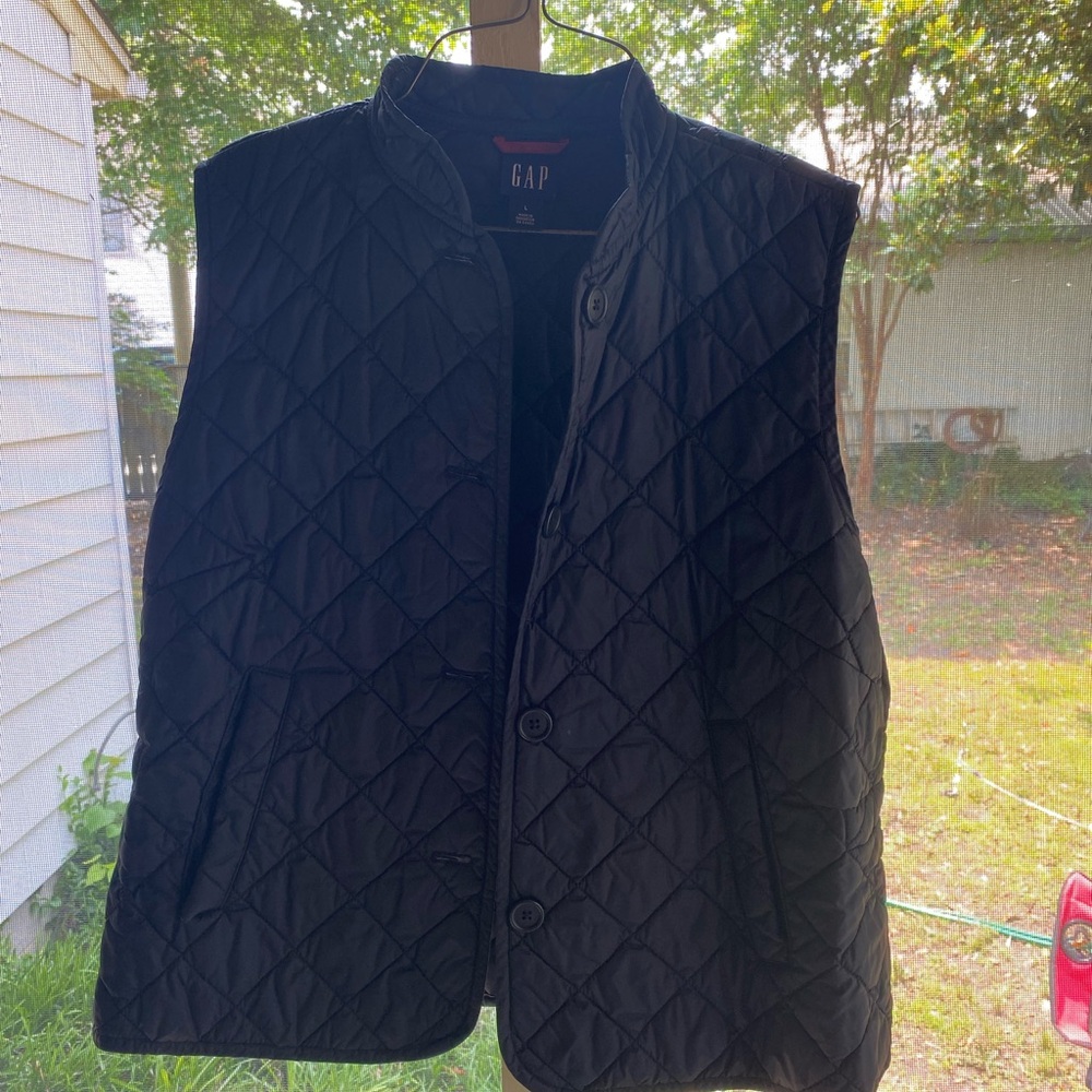 GAP Woman’s Navy Quilted Vest